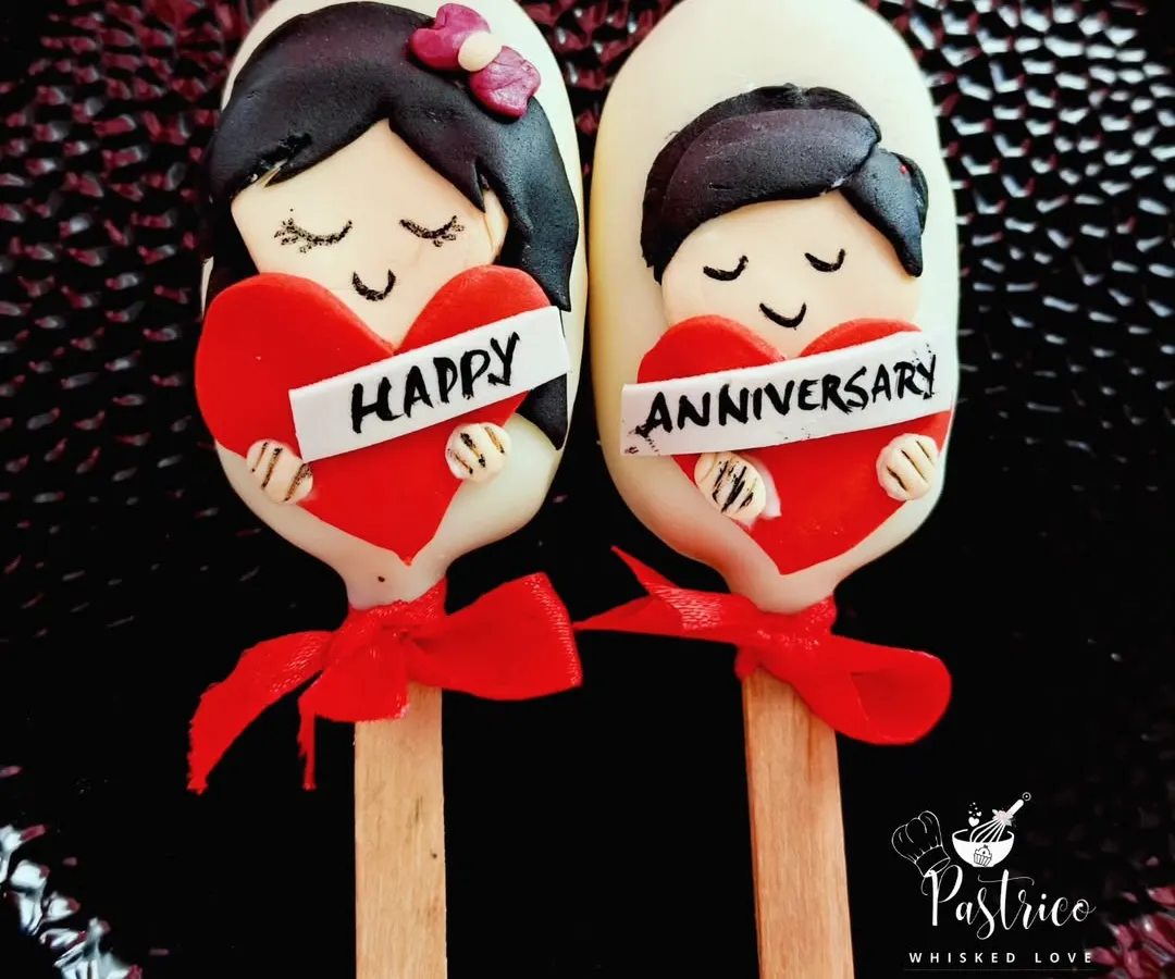 Celebrating love, one bite at a time. These adorable "Happy Anniversary" cakesicles are filled with rich chocolate cake and coated in smooth white chocolate, perfect for surprising your special someone.