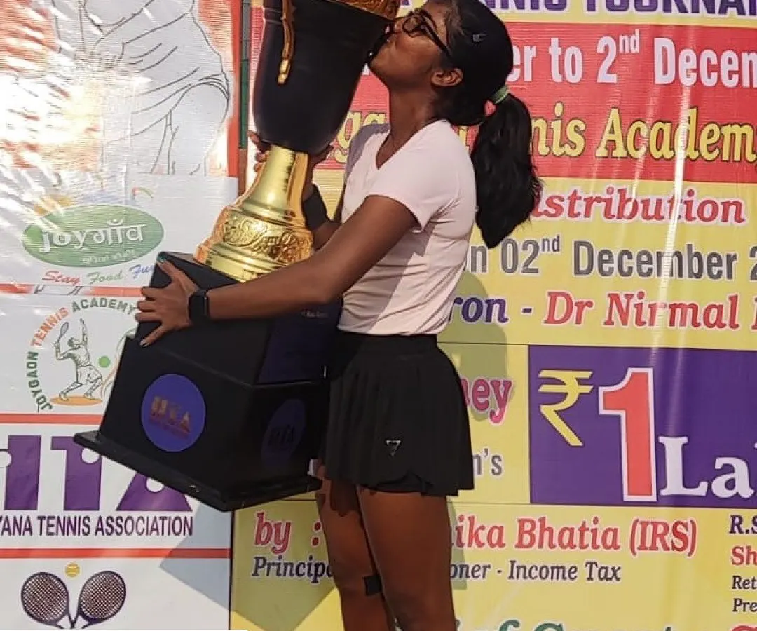 The sweet taste of victory! It's an absolute joy to see my client, Sandeepti Singh Rao, celebrating her win at the AITA Women's Tennis Tournament. For young athletes, a solid nutrition plan is the foundation for future growth, ensuring they have the energy for grueling matches and the nutrients for recovery.