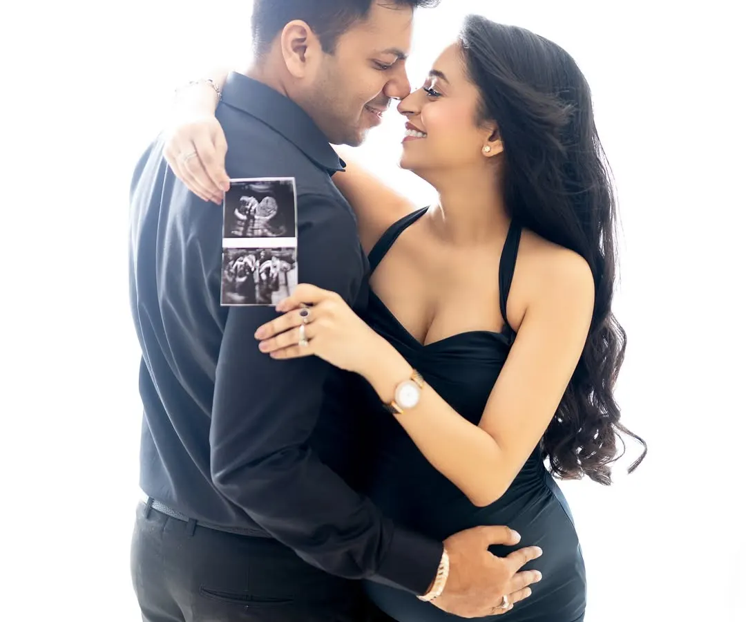 A hilarious and creative shot celebrating pregnancy cravings. I love it when couples bring their unique ideas to the shoot.