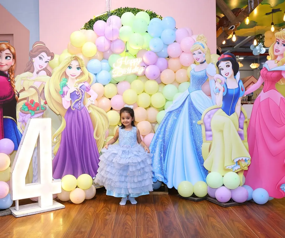 We believe in creating a fairytale backdrop that feels like stepping into another world. This full-scale Disney Princess setup features life-sized cutouts of multiple princesses and a lush balloon wall, making it the perfect photo spot for the birthday royalty.
