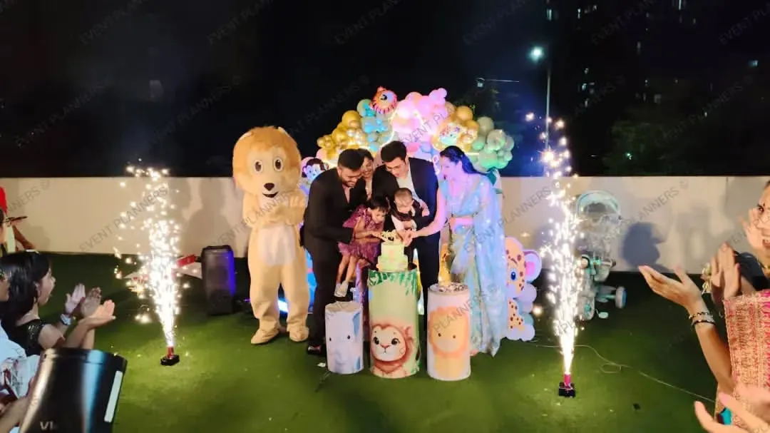The cake cutting ceremony is the heart of the party, and I love making it extra special. This rooftop celebration features a custom jungle-themed cake, a friendly lion mascot for the kids, and dazzling cold pyro sparklers to light up the night.