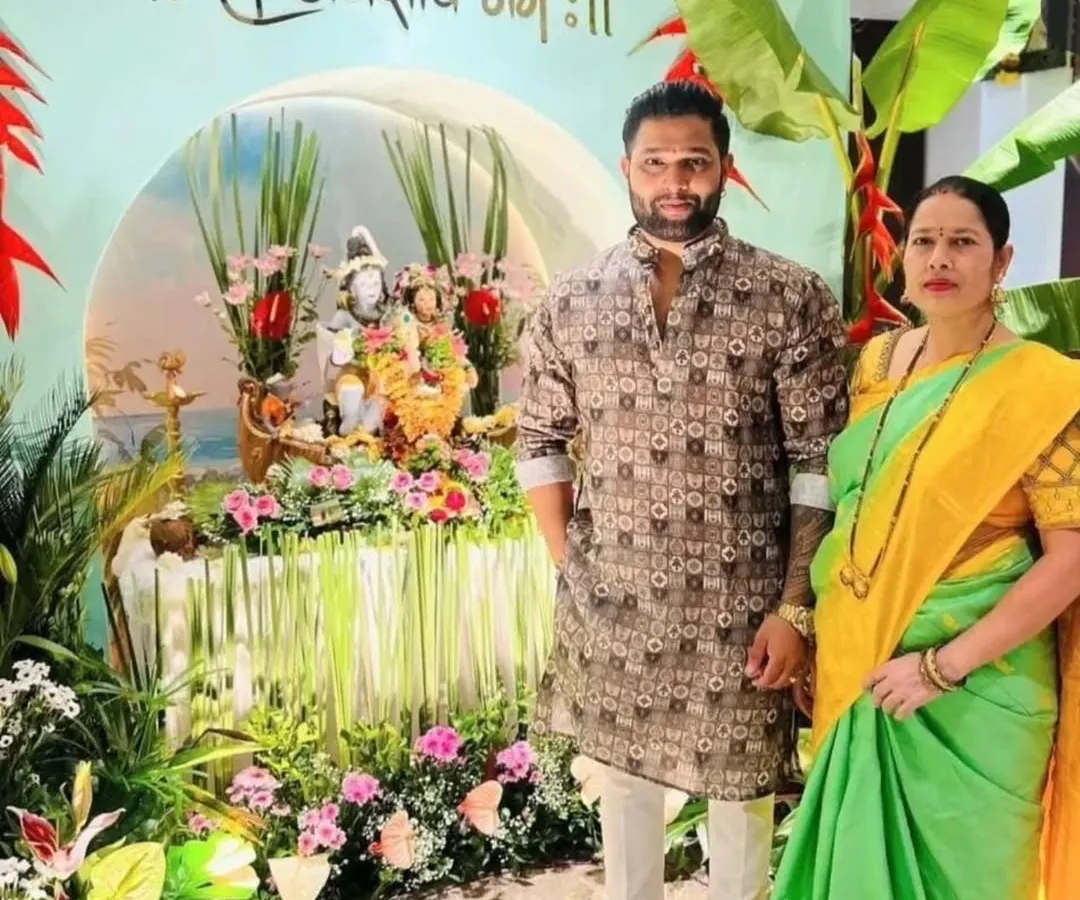 A beautiful nature-themed Ganpati makhar we created, complete with fresh banana leaves and floral arrangements. I believe in delivering quality that makes your festival special.