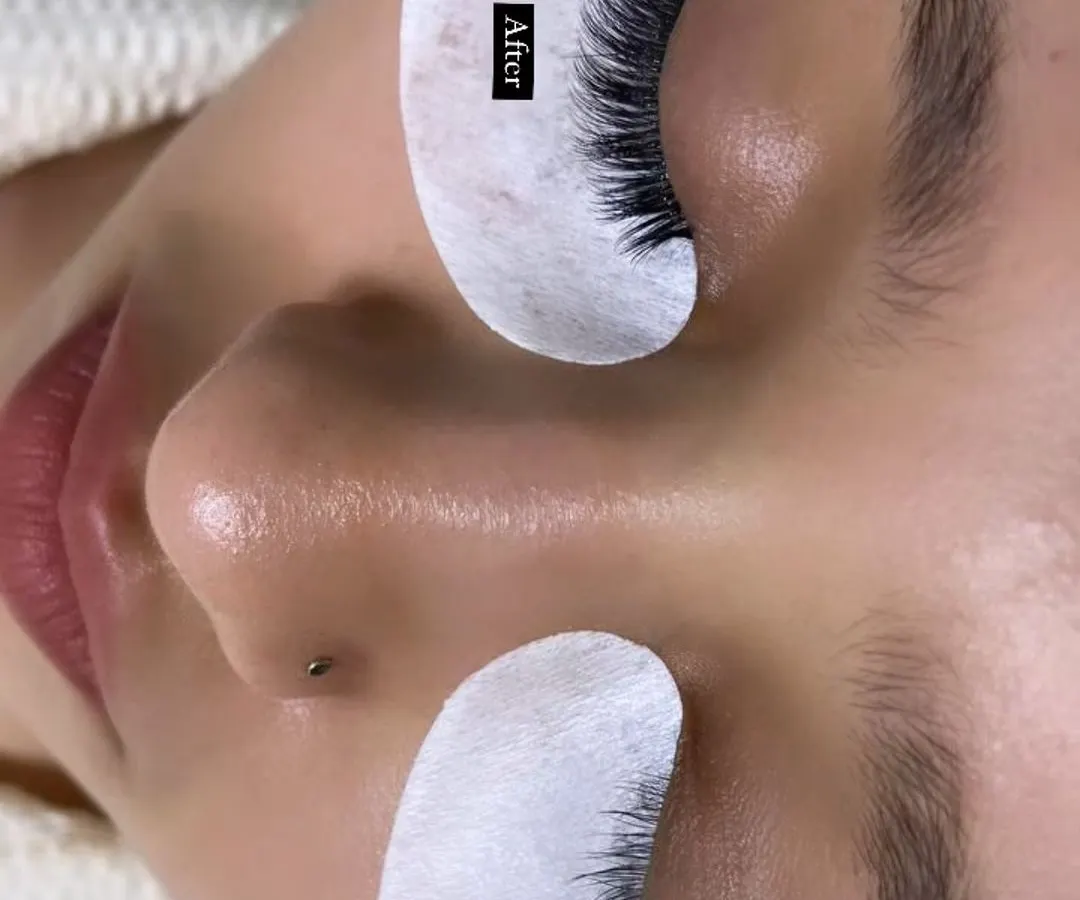 Here’s a direct comparison showing how we create a fuller, darker lash line. The 'after' showcases a dense yet clean application, perfect for anyone wanting to wake up ready to go. We use professional under-eye pads to ensure your comfort and safety throughout the process.