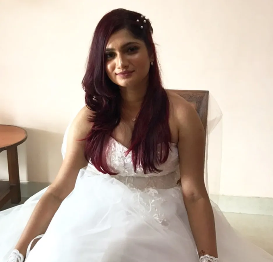 A classic Catholic bridal look for a beautiful bride. I focused on creating a radiant, natural base with defined eyes and a soft lip color, paired with a simple side-parted hairstyle to let her glow shine through.