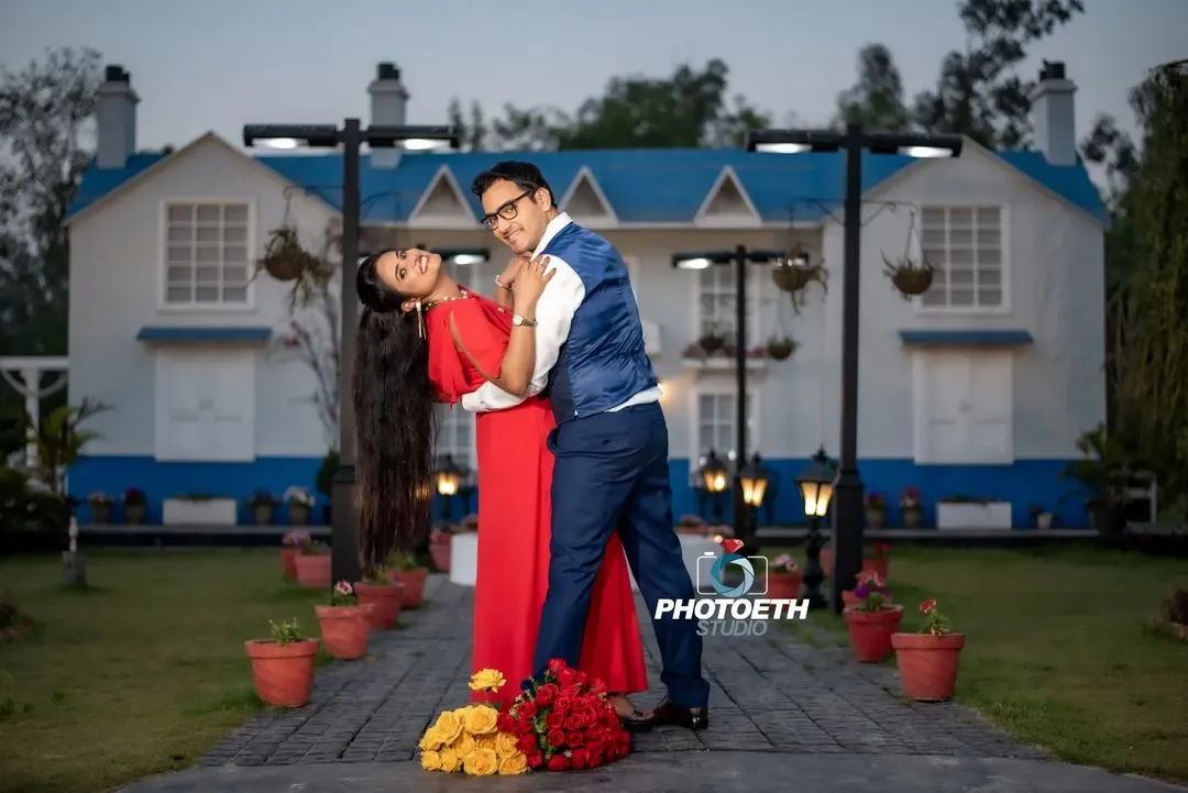 For couples looking for classic romance, I create elegant portraits like this one. This shot captures a beautiful, cinematic moment against a stunning backdrop, showcasing a more formal style of pre-wedding photography.