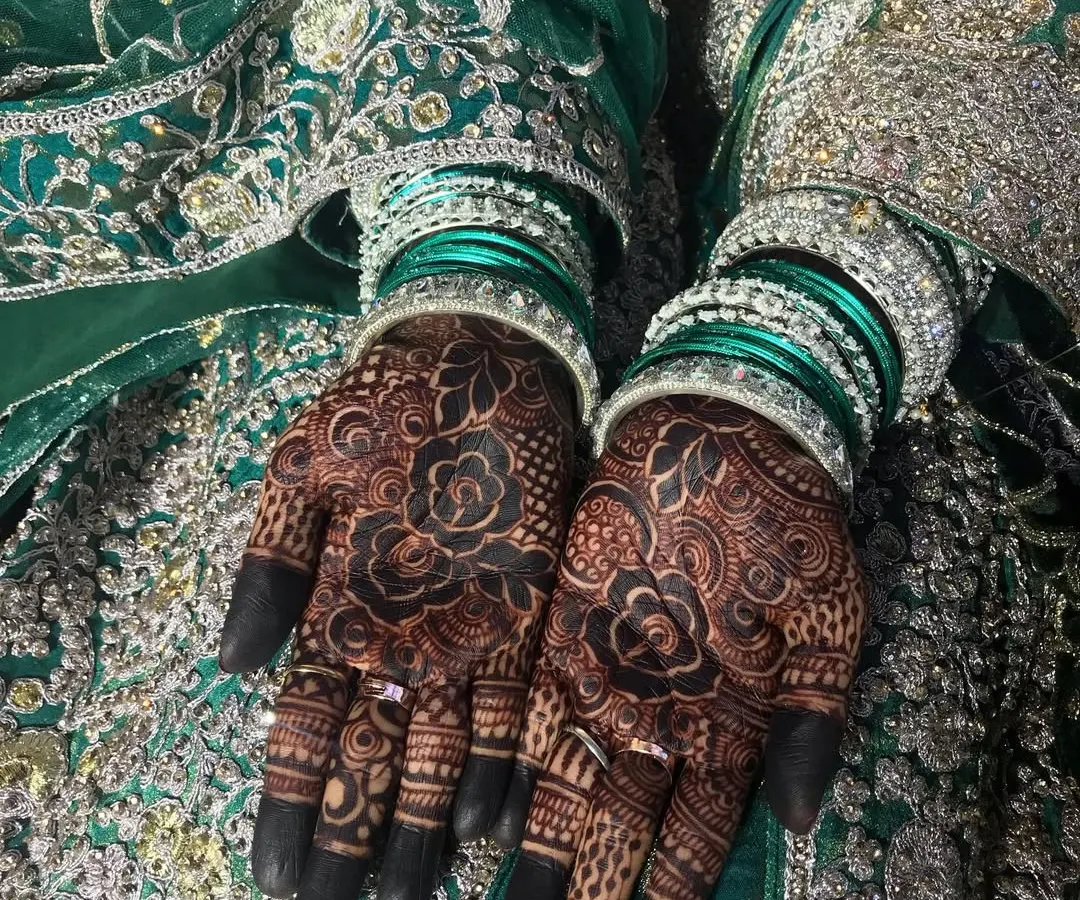 Massallah, look at that stain! This is the result of my high-quality, natural henna after it has set. I take great pride in achieving this deep, rich color that makes your bridal mehendi look absolutely stunning.