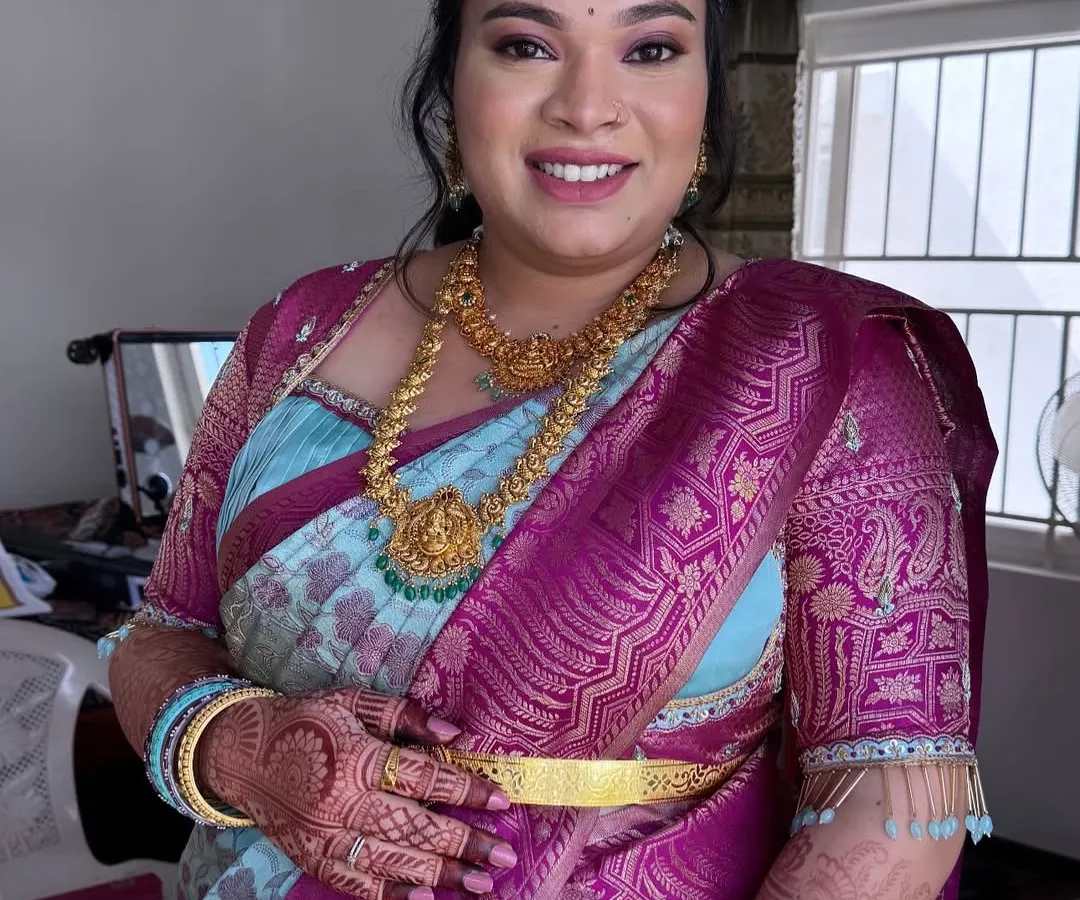 A perfect example of my 'no filter, no edit' promise. For Preethi's baby shower, we went with a radiant and fresh look that photographed beautifully in natural light, highlighting her glow without heavy layers of makeup.