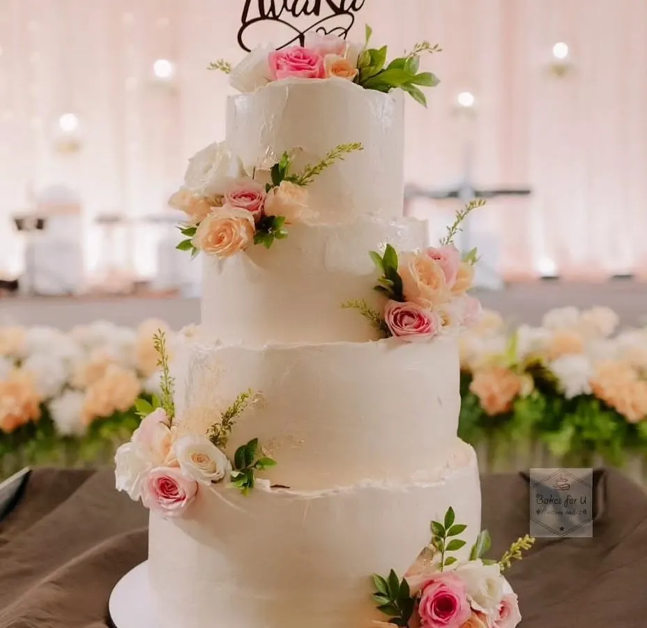 For this beautiful Pune wedding, I created a 20kg, four-tiered Boho-themed masterpiece. Frosted with rustic-style buttercream and filled with fresh berries, it was adorned with real flowers and 24k gold leaf for a touch of elegance. I personally handled the delivery and setup to ensure it was perfect for the couple's special day.