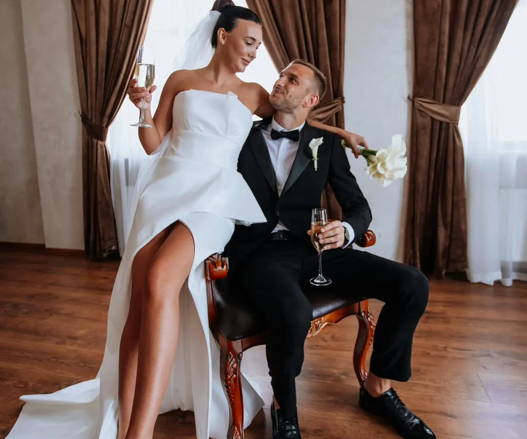 A modern fairytale in Dubai. This shot captures the chic elegance and celebratory spirit of a destination wedding, proving that love stories are beautiful in any setting.