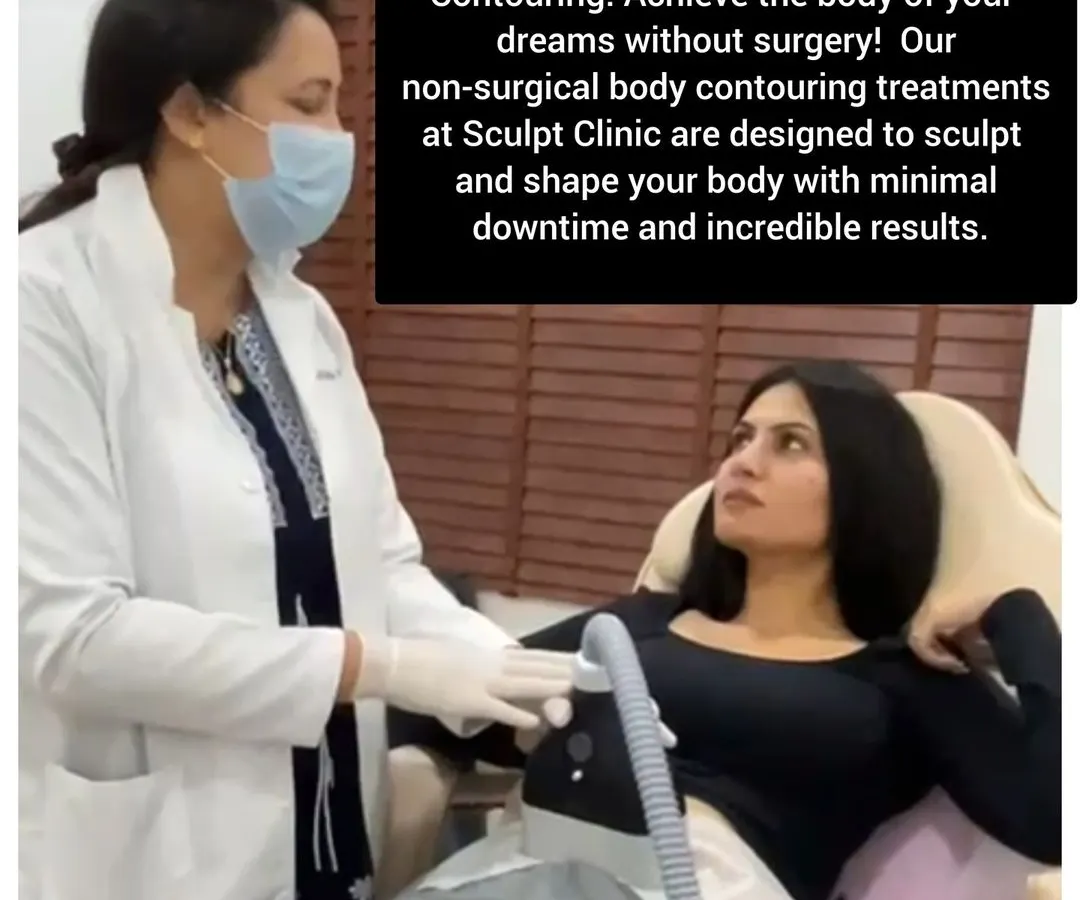 Here, one of our expert doctors is performing a non-surgical body contouring treatment on the abdominal area. We use precise applicators to target stubborn fat, ensuring a comfortable and effective session with no downtime.