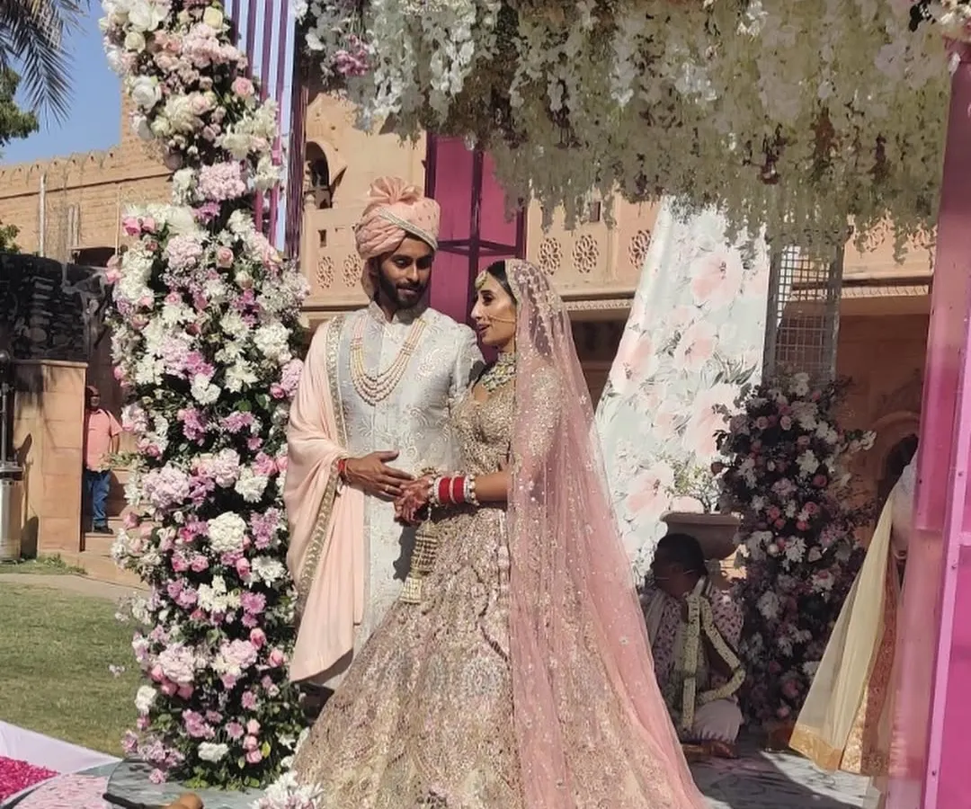 A picture perfect moment under a breathtaking floral mandap. For this destination wedding in Rajasthan, we blended classic elegance with soft, romantic details to create an unforgettable ceremony.