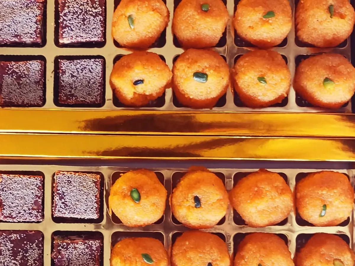 My festive vegan mithai boxes are perfect for gifting during Diwali and other celebrations. This one features classic Motichoor Laddoos and sugar-free Anjeer Dry Fruit Barfi, all handcrafted and dairy-free.