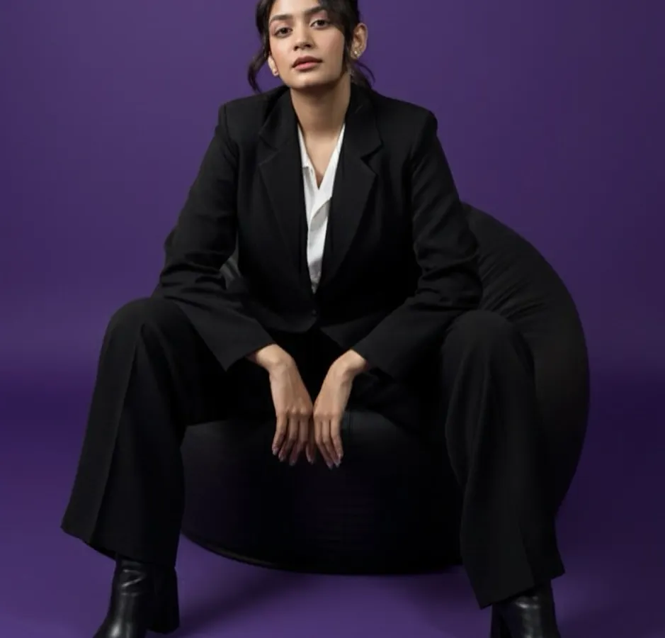 In the courtroom or during a consultation, my focus is unwavering. I project confidence because I come prepared with facts, arguments, and a strategy to defend your rights.