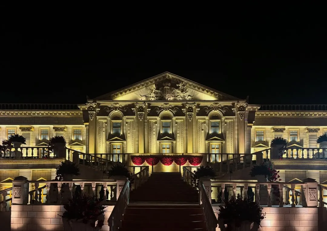 For this event, I brought London to Delhi by constructing a full-scale, illuminated replica of Buckingham Palace. This served as a royal backdrop for the couple's reception, creating an unforgettable experience of regal grandeur.