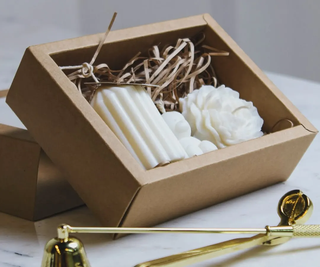 Gifting is my specialty, and I love putting together beautiful custom hampers. This gift box features a set of my molded candles, including a ribbed pillar and a flower design, nestled in a rustic box. It’s a perfect present for birthdays, weddings, or just because.