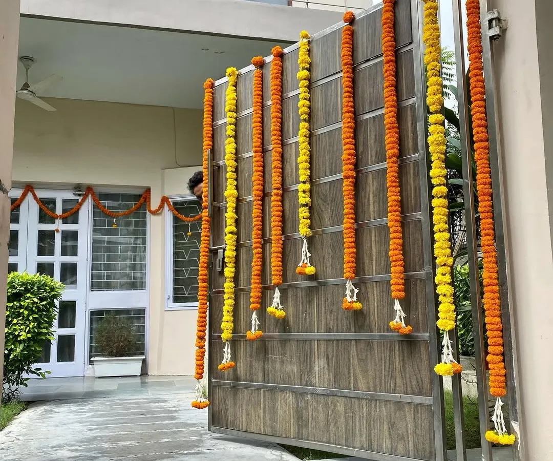I believe a great first impression starts at the gate. For this commercial property entrance, I installed vertical garlands of fresh yellow and orange marigolds, creating a traditional and vibrant welcome for everyone who enters.