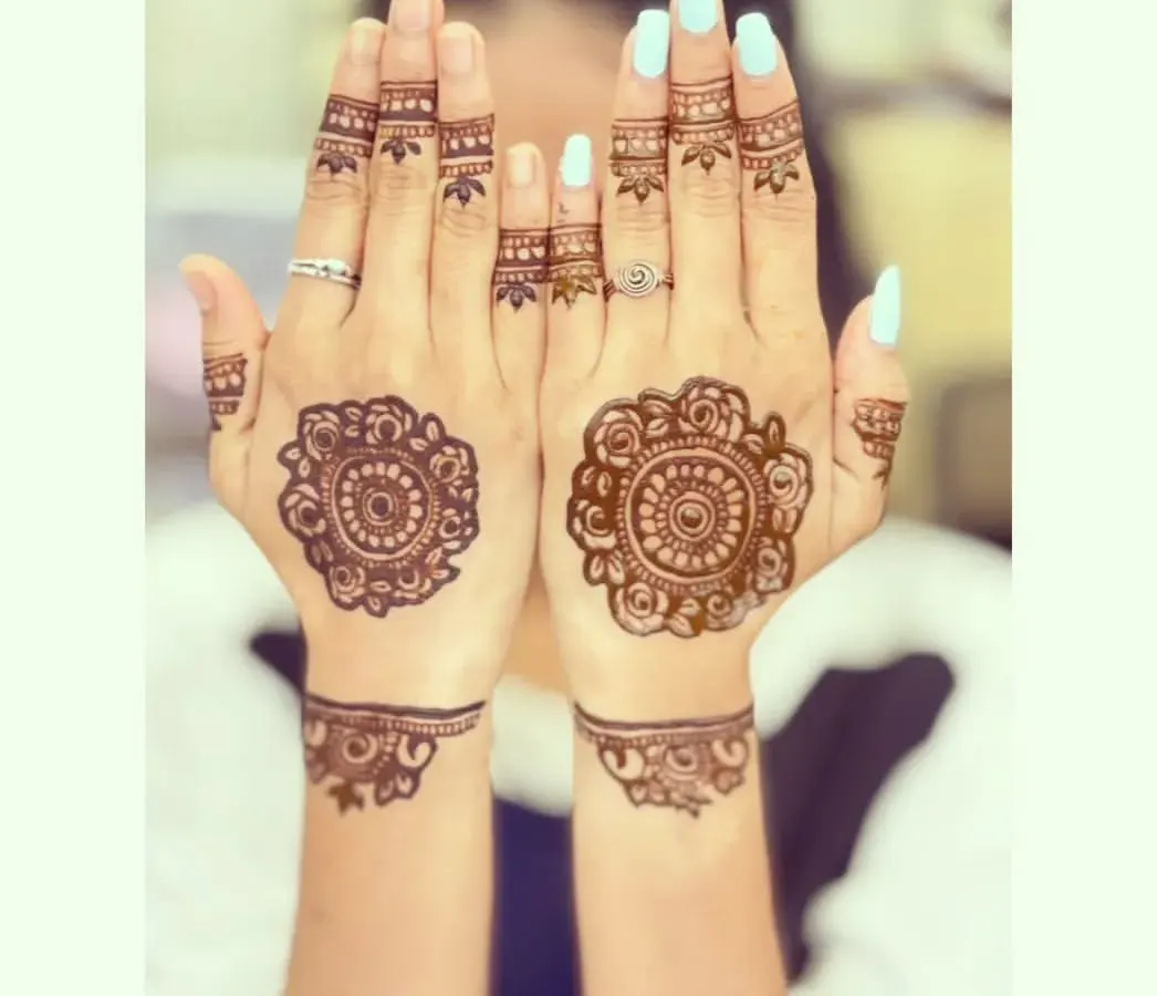 A perfect example of my modern minimalist style. This design pairs a delicate mandala on the back of the hand with a simple wristband and matching finger accents for a chic and elegant feel.