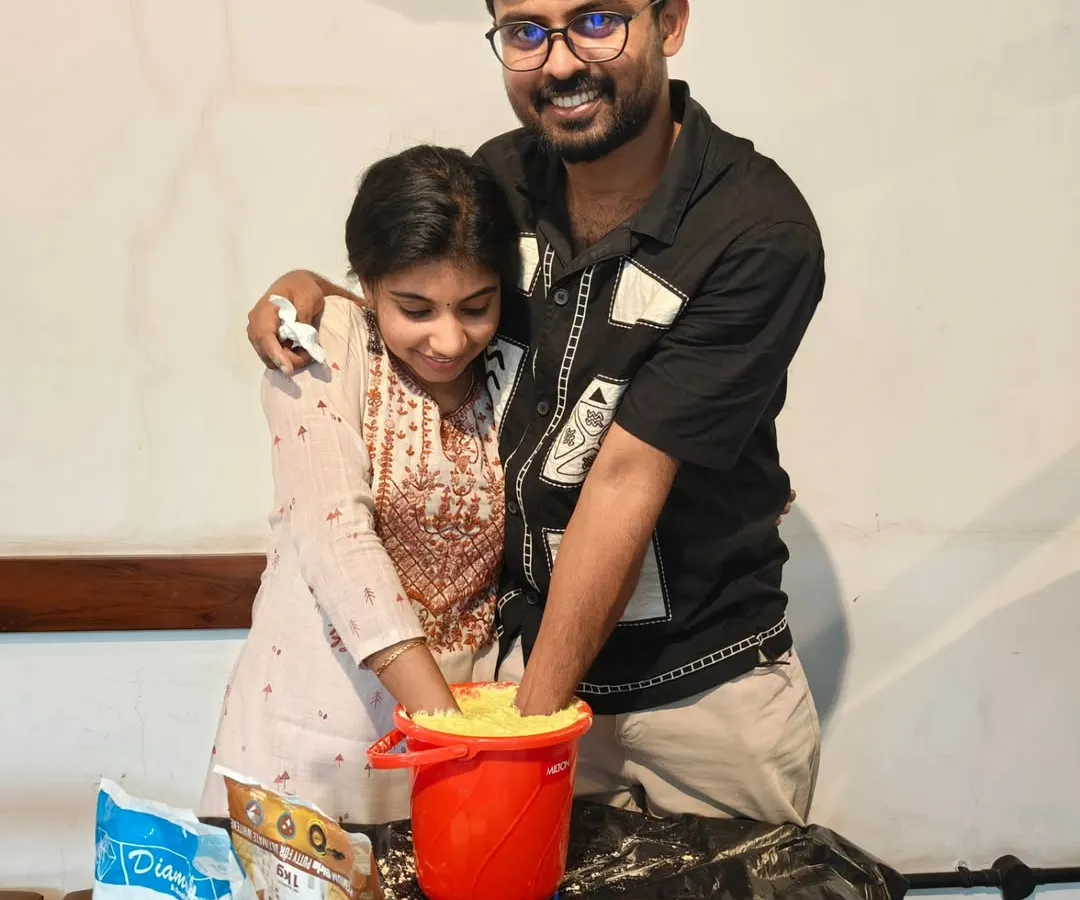 This is what it's all about. Forgetting the world for a bit, getting your hands messy, and sharing a real laugh with someone. Our creative workshops are perfect for breaking the ice without even trying.