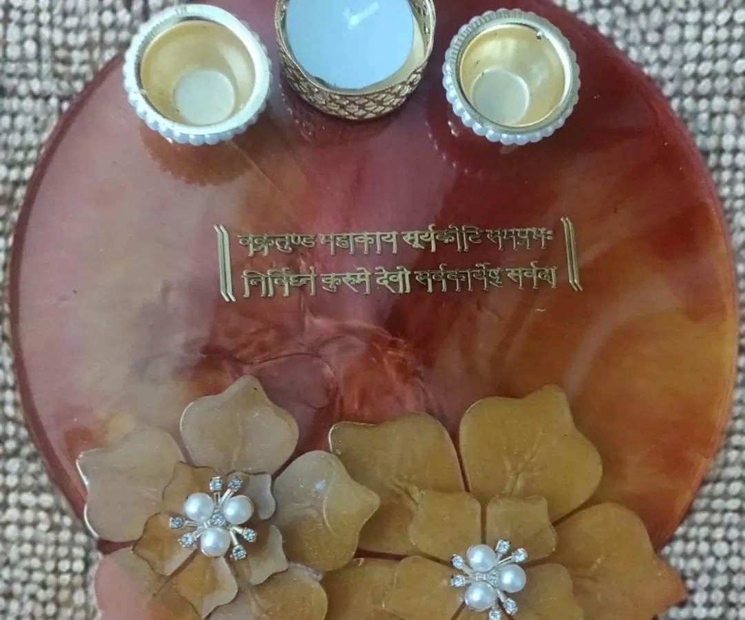 Here is a close look at one of my custom resin pooja thalis. This design features a sacred mantra in gold, elegant 3D flowers, and dedicated katoris, all set in a rich, earthy-toned resin.
