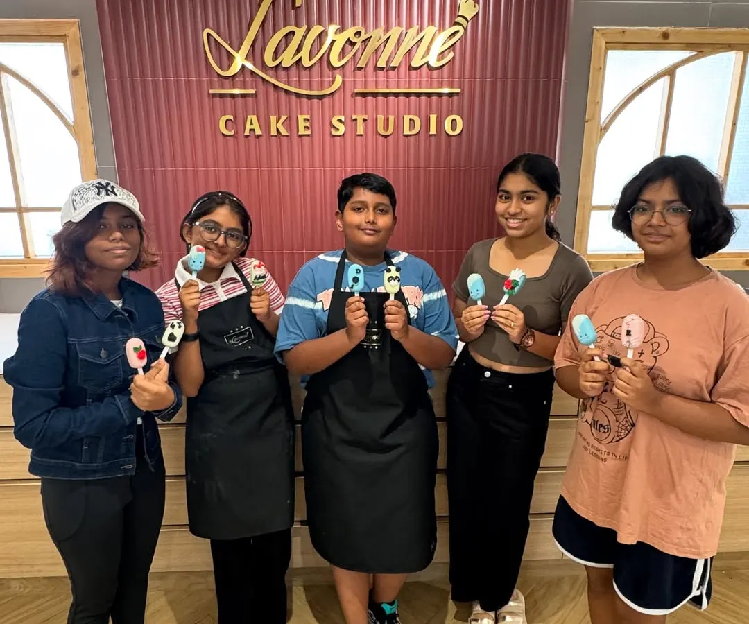 Look at these happy faces! This is what my Kids Baking Camp is all about. I’m so grateful to see our junior chefs proudly showing off the colourful cakesicles they decorated all by themselves. It’s pure joy and sugar!