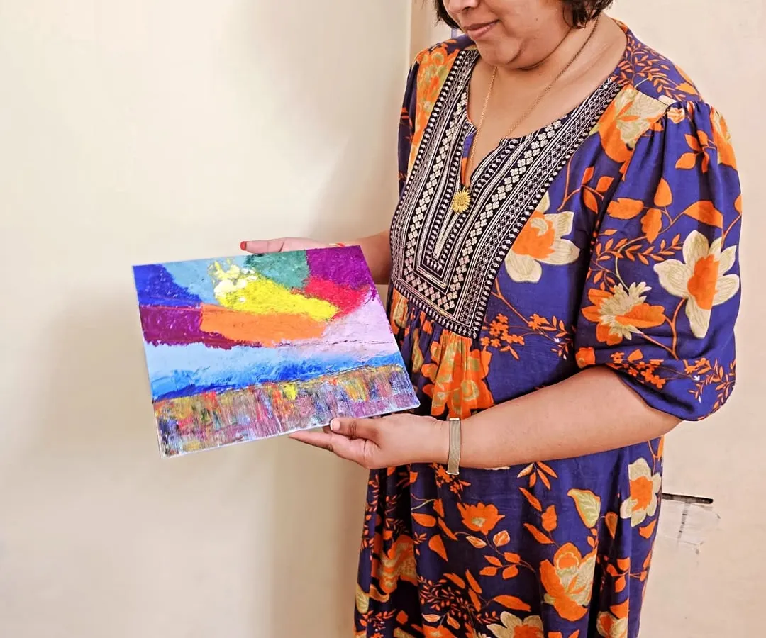 It's pure joy to see adults rediscover their creative side. In just one session, this participant created a vibrant, textured masterpiece using palette knives, and took home a beautiful piece of art she can be proud of.