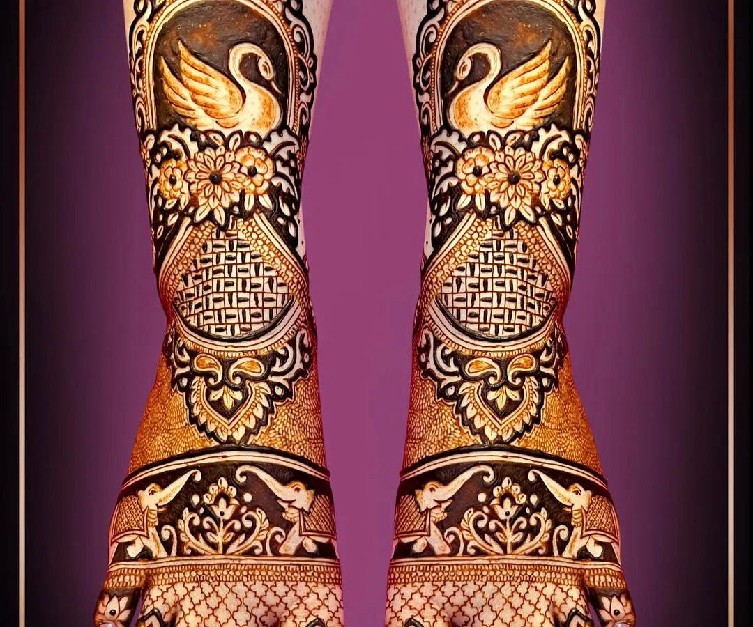 Our unique swan concept for bridal feet is a signature style we teach. This design demonstrates how to create elegant, symmetrical patterns that combine traditional motifs with modern concepts for a truly royal look.