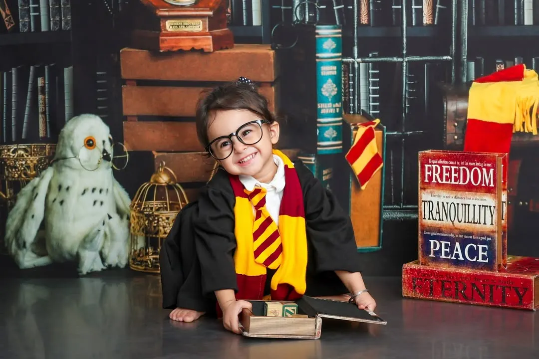 For the little witch or wizard in your life, I bring the magic of Hogwarts to the studio. This Harry Potter themed photoshoot features iconic props like a Gryffindor scarf and a snowy owl, creating a truly enchanting memory.