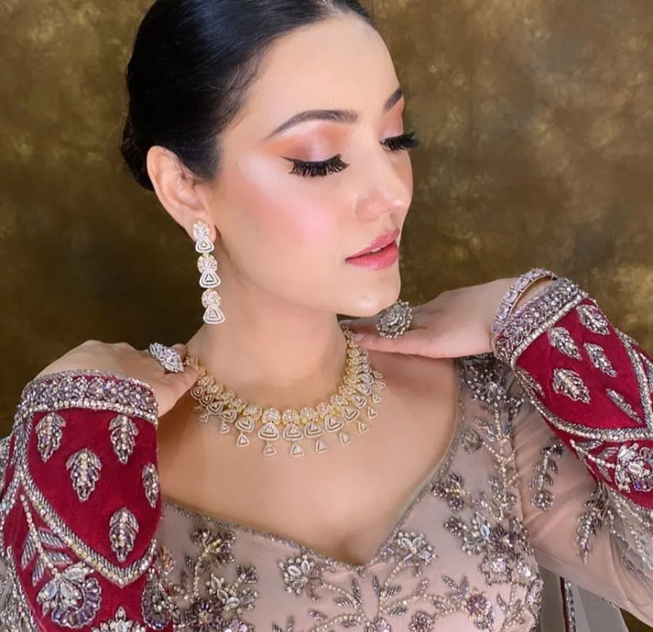 Here is a close-up of my signature HD makeup technique. I focused on creating luminous, glowing skin, a sharp winged eyeliner, and soft pink lips to complement the client's elegant engagement outfit. This look is all about sophisticated glamour that looks incredible in photos.
