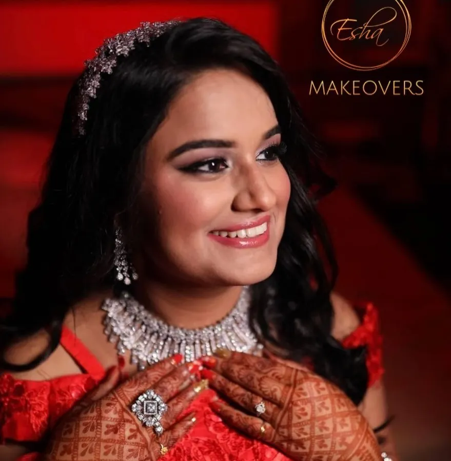 This is a radiant reception look, perfect for a grand celebration. The focus is on sparkling diamond jewellery, soft glam makeup with a defined eye, and a joyful, confident smile.
