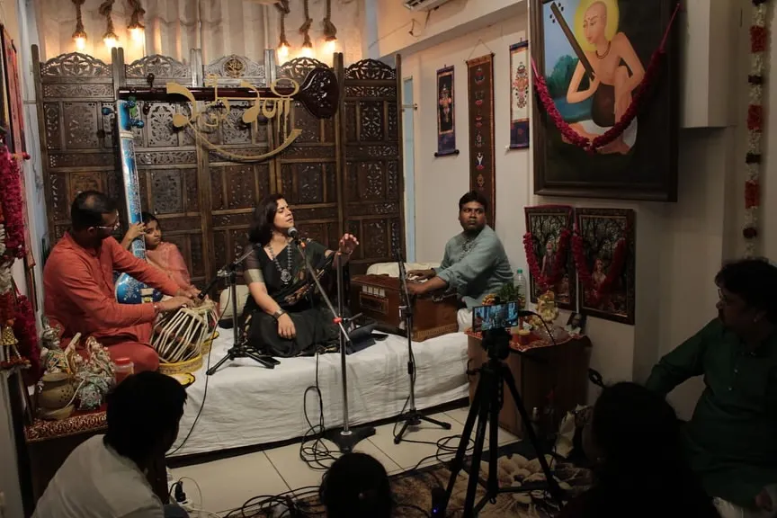 This is the atmosphere of our Swarveni Baithak, an intimate musical gathering. Here, we connect with the audience through music, featuring a full ensemble with me on vocals, accompanied by tabla and harmonium.
