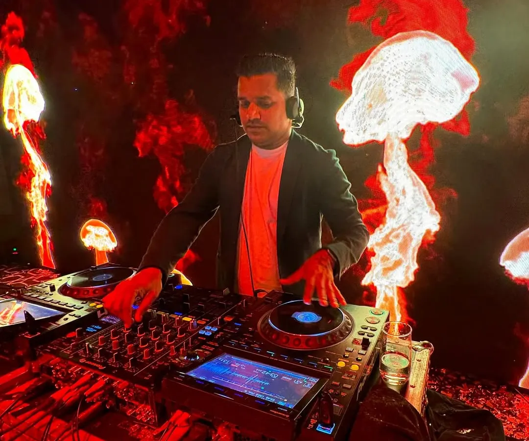 This is what a high-energy after-party looks like. With a custom LED backdrop and a playlist that keeps everyone on their feet, I transform your reception into an exclusive club experience.