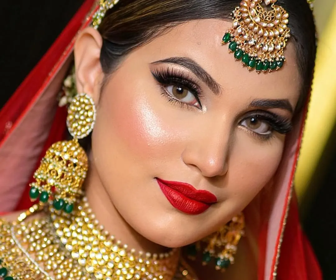 A quintessential bridal portrait. For this classic red bride, I created a bold yet elegant look with sharp, defined eyes and a timeless red lip. The focus was on creating a luminous, HD-ready complexion that lasts through all the ceremonies.