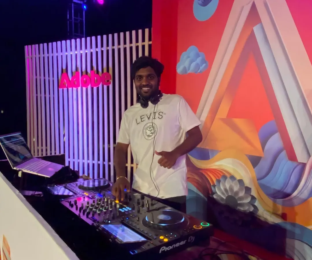 Throwback to an amazing corporate event I played for Adobe. I know how to match the music to a professional setting while still making sure everyone has a great time.