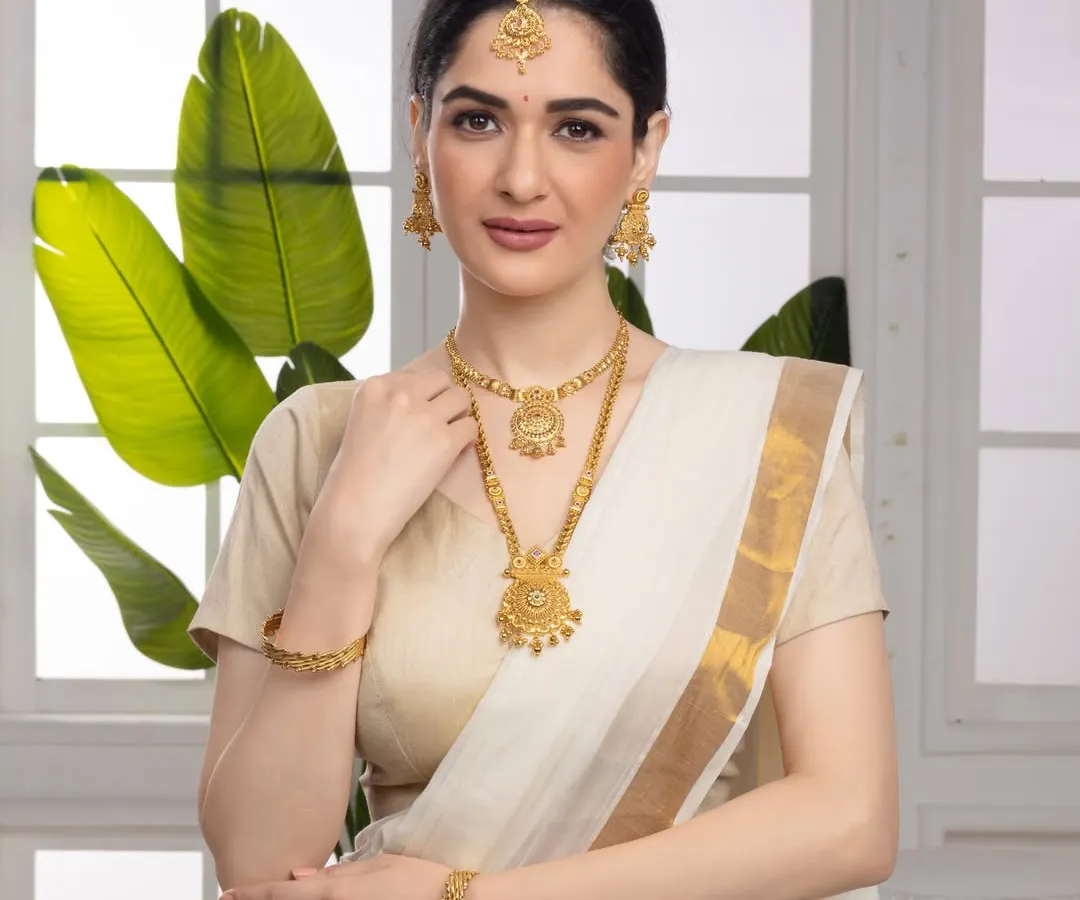 Capturing elegance is about more than just the product. In this model shoot for a jewelry brand, I focused on creating a look of timeless grace, ensuring the traditional gold jewelry set was presented with the sophistication it deserves for high end catalog and ad campaigns.