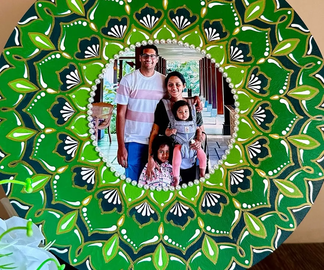 I love creating personalized mandala photo frames that tell your family's story. This custom piece was designed for a client, with a nature-inspired green palette to surround their treasured family portrait, turning a memory into a unique work of art.