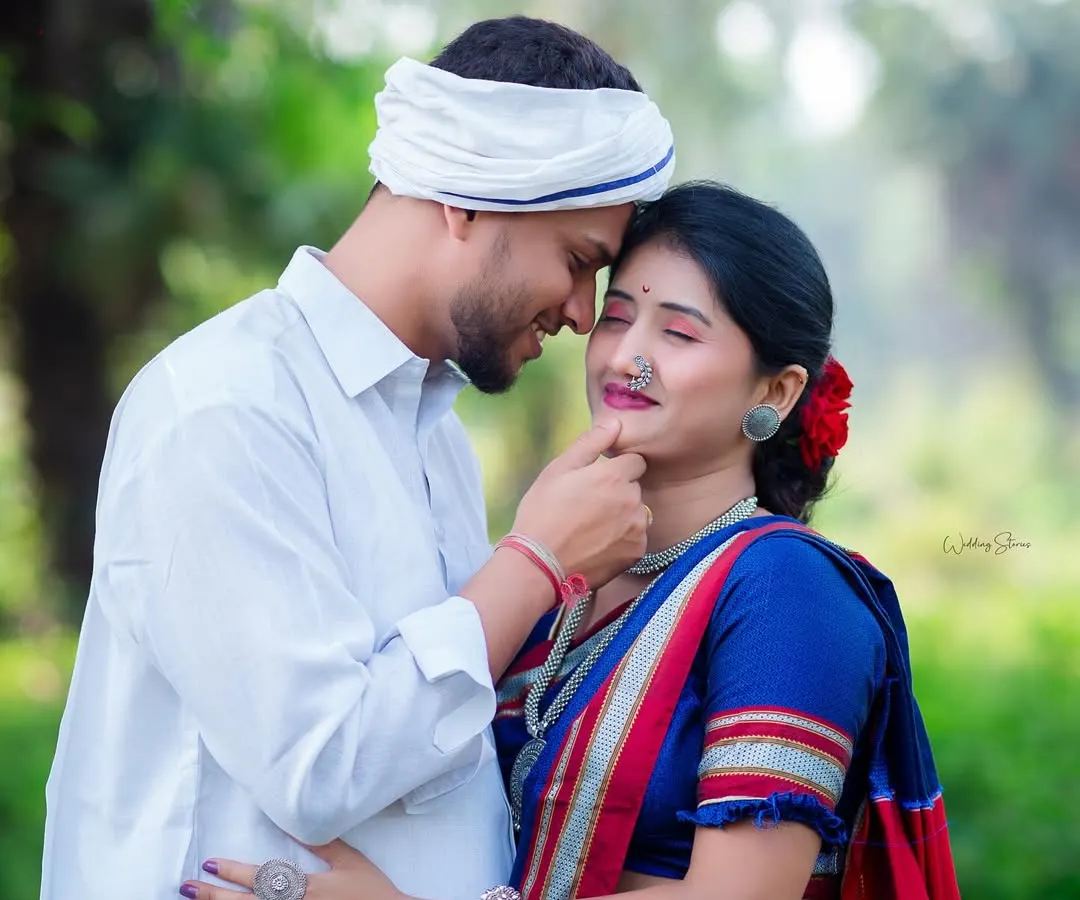 I love capturing the quiet, tender moments that feel true to you. This pre-wedding portrait, part of a traditional Marathi Shetkari theme, focuses on the gentle connection between the couple, surrounded by the simplicity of nature.