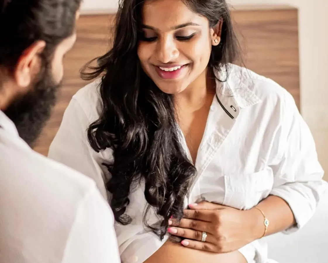 An at-home maternity session allows for such honest and intimate moments. Here, I captured a quiet moment of joy and anticipation between the parents-to-be, focusing on their connection and the little one on the way.