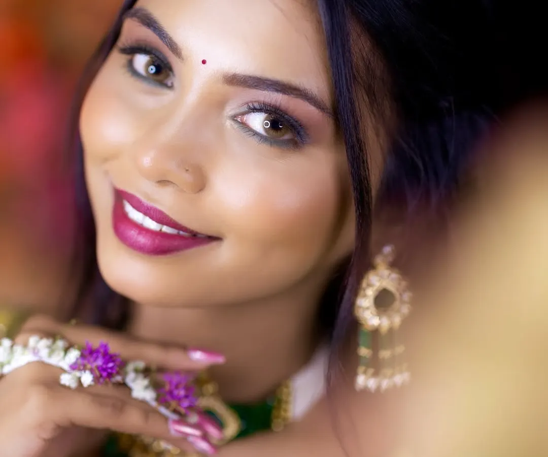 A Haldi look should be all about a fresh, happy glow. Here, I’ve enhanced her beautiful dusky skin tone with warm, radiant makeup and a bold lip that stands out. This look is crafted to be picture perfect from every angle, with or without filters.