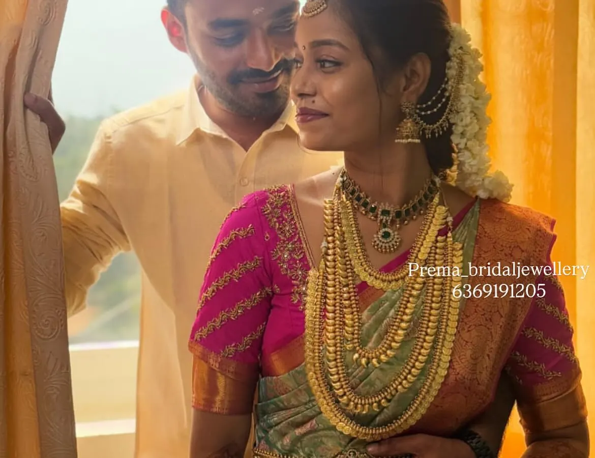 I love seeing my clients so happy. This beautiful bride chose a classic layered temple jewellery set with a green stone choker, giving her a timeless and elegant look for her wedding day.