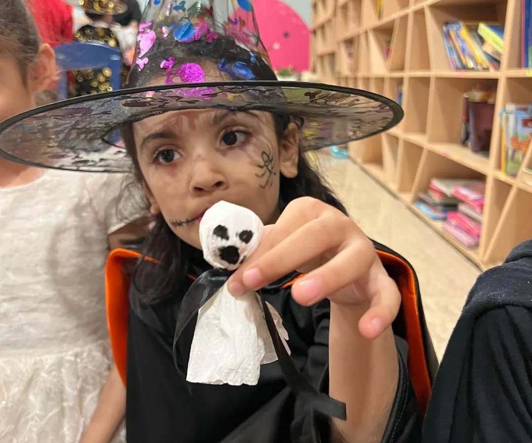 Look at this spooky-cute witch showing off the ghost lollipop we made for Halloween! Our craft sessions are all about getting creative and a little messy, especially during fun holiday workshops.