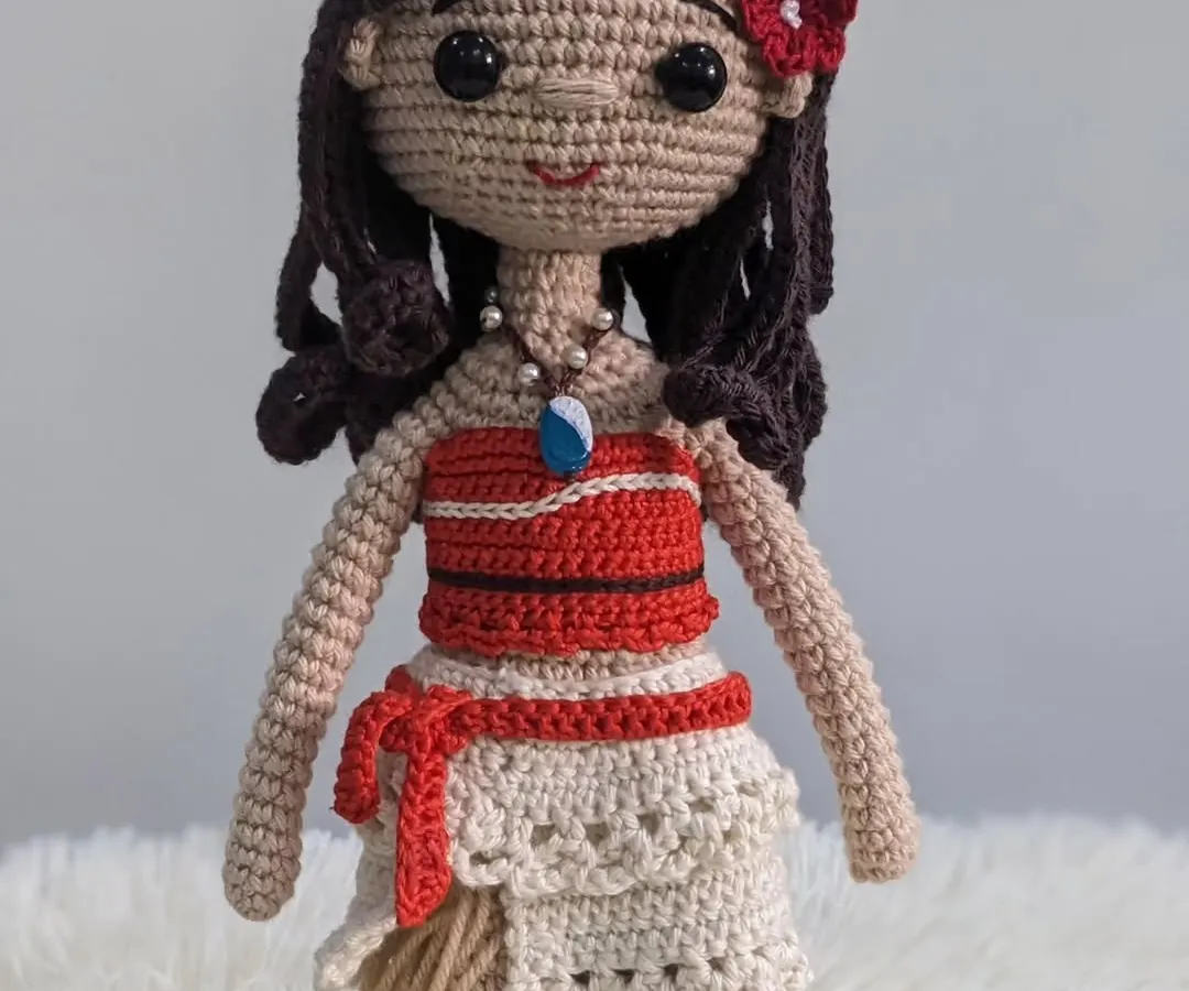 My crochet version of Moana, ready for an ocean adventure. I focused on the details, from her layered skirt and the Heart of Te Fiti necklace to the red flower in her hair.
