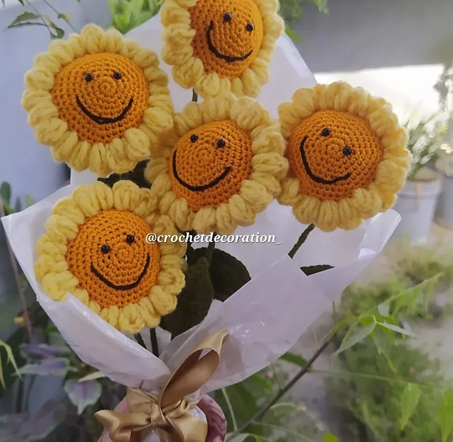 Brighten someone's day with a bouquet of smiley crochet sunflowers that will never wilt. This arrangement is one of our bestsellers for birthdays and get-well-soon gifts, offering a lasting reminder of your thoughtful gesture.