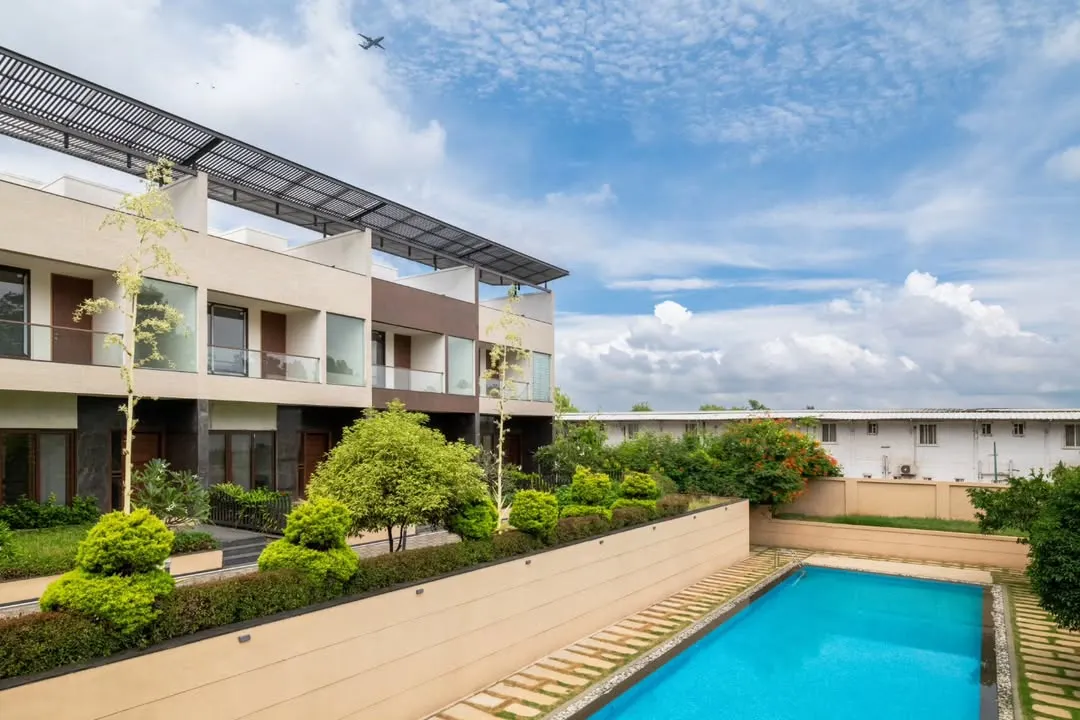 For this community swimming pool, the goal was to create a private, serene retreat within an urban setting. I used layered planting and shifts in level to build natural visual and acoustic barriers. The result is a minimal, sleek design where clean lines and curated textures create a peaceful escape.
