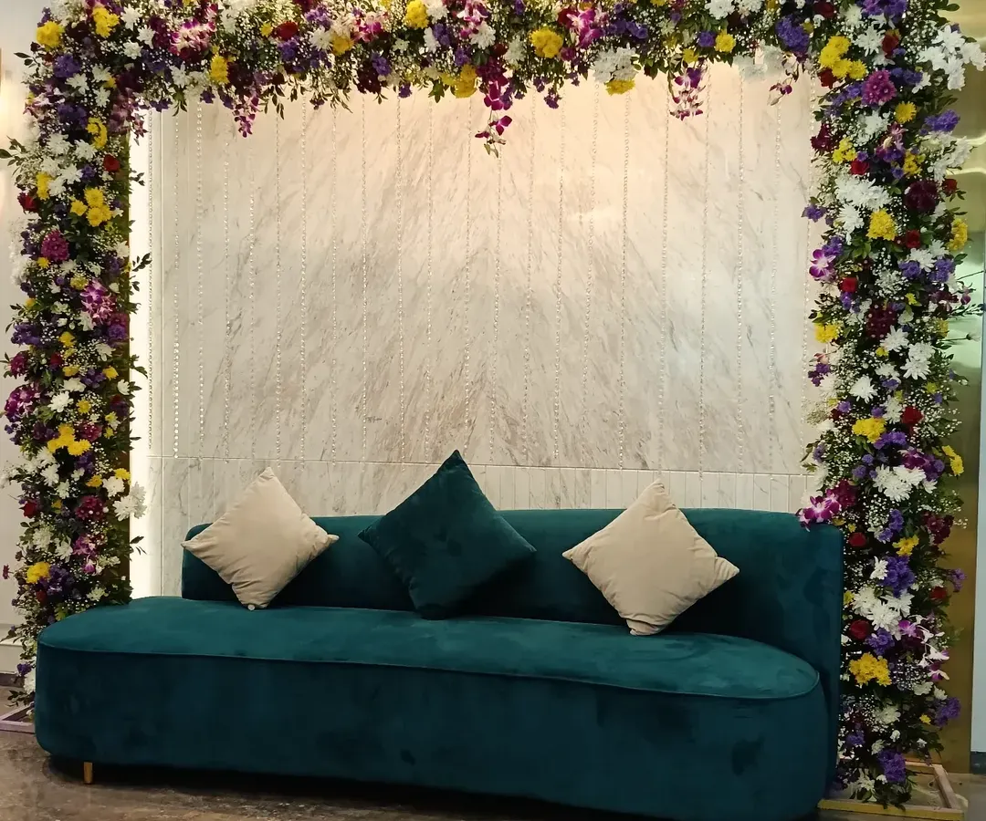 This elegant floral arch is perfect for a sophisticated "Baby in Bloom" shower or a welcome home party. I use a mix of fresh, colorful flowers to create a stunning entrance or photo spot, making the celebration feel luxurious and special.