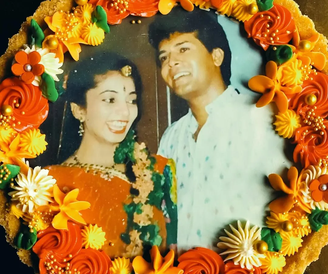 Turn your favorite memories into a delicious treat. My custom photo tarts feature a high-quality edible image of your choice, framed with beautiful, hand-piped buttercream flowers. It’s the perfect centerpiece for anniversaries and special milestones.