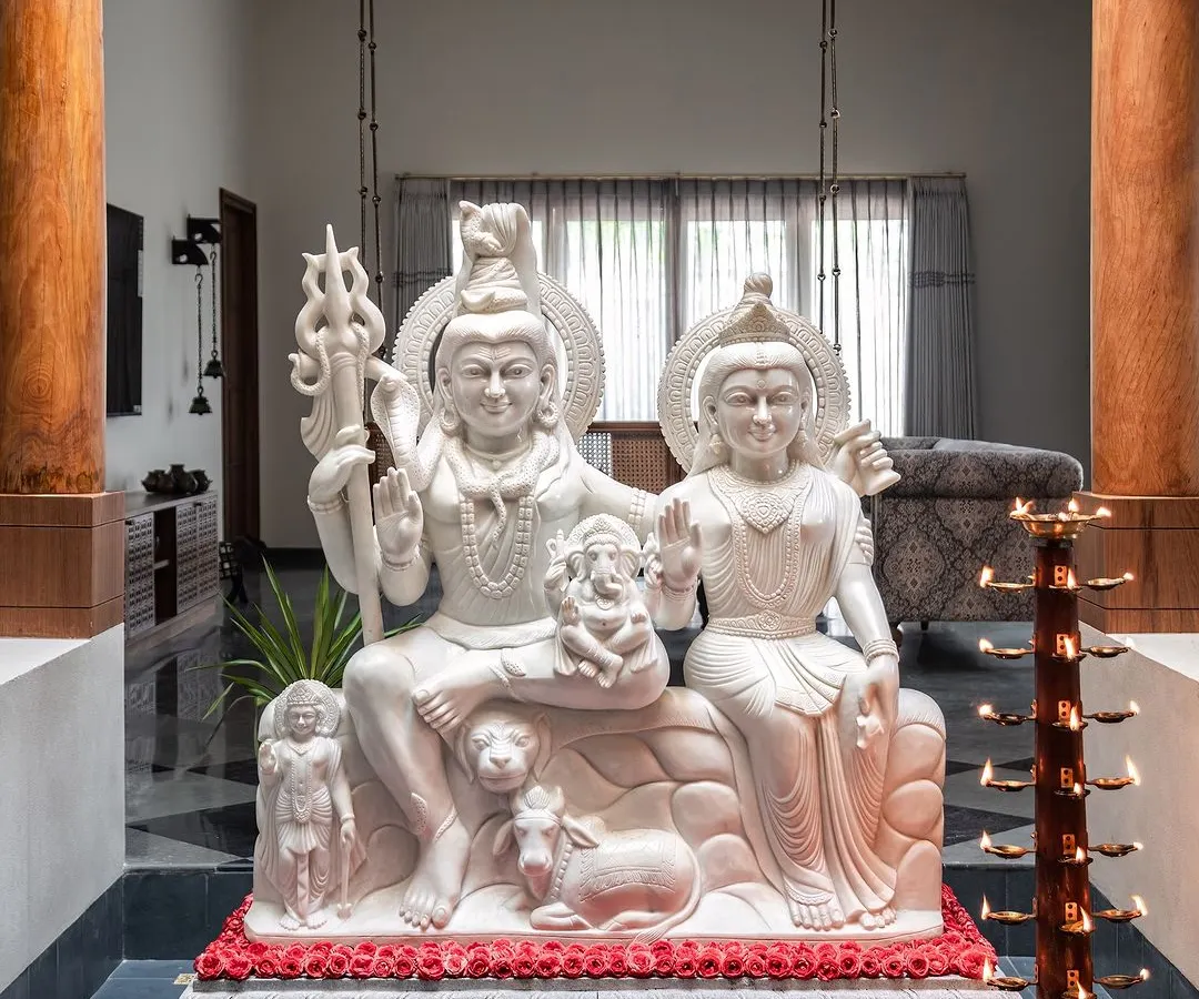 The heart of our Prangan project is this courtyard, featuring a magnificent 1500kg marble statue of Lord Shiva and his family, sourced from Varanasi. Flanked by massive teak pillars, this space is the spiritual and aesthetic anchor of the home, embodying serenity and devotion.