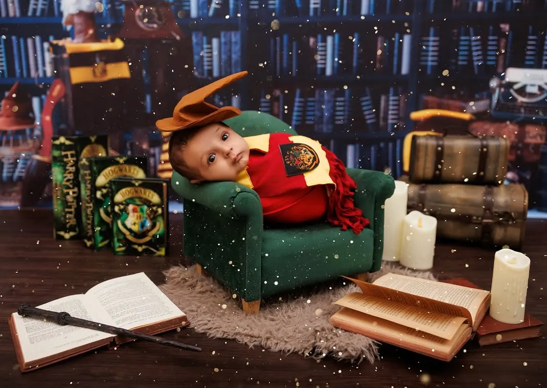 Mischief managed! For all the Potterhead parents, I bring the magic of Hogwarts to my studio. This complete Harry Potter themed setup, with a tiny Gryffindor wizard, shows how we can turn your favorite stories into portraits.