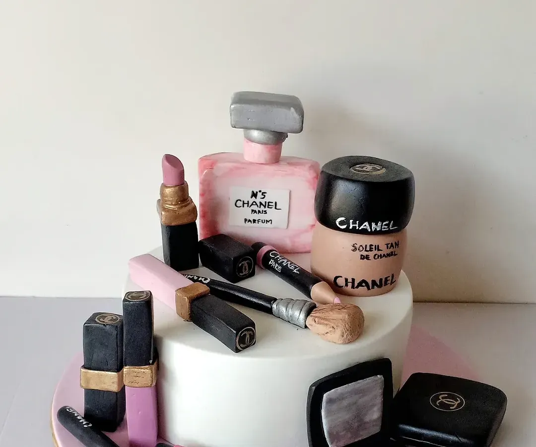 This cake was for someone who lives and breathes glamour. I handcrafted every single piece, from the Chanel lipstick to the foundation and brushes, to make it feel like opening a real makeup kit. It’s not just a cake, it’s a vibe.