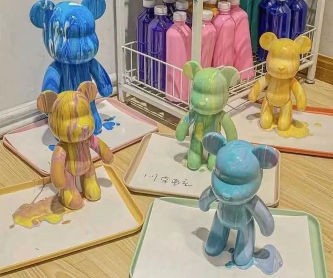 Look at this colorful crew! Here are some of the amazing fluid bears created at my workshops, each one drying and getting ready to go to its new home. You can see how different color palettes, like cool blues or warm sunset tones, create totally different vibes.