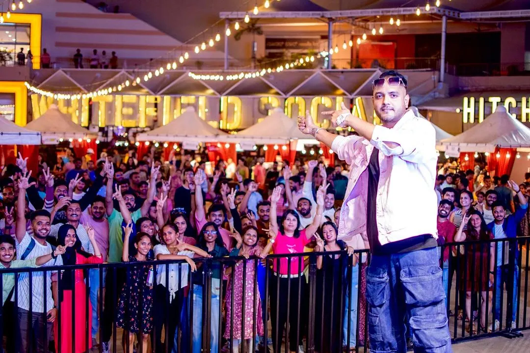 This is the energy I live for. Seeing a sea of happy faces, all connected by the music, is why I do what I do. This was an epic night at Phoenix Marketcity.